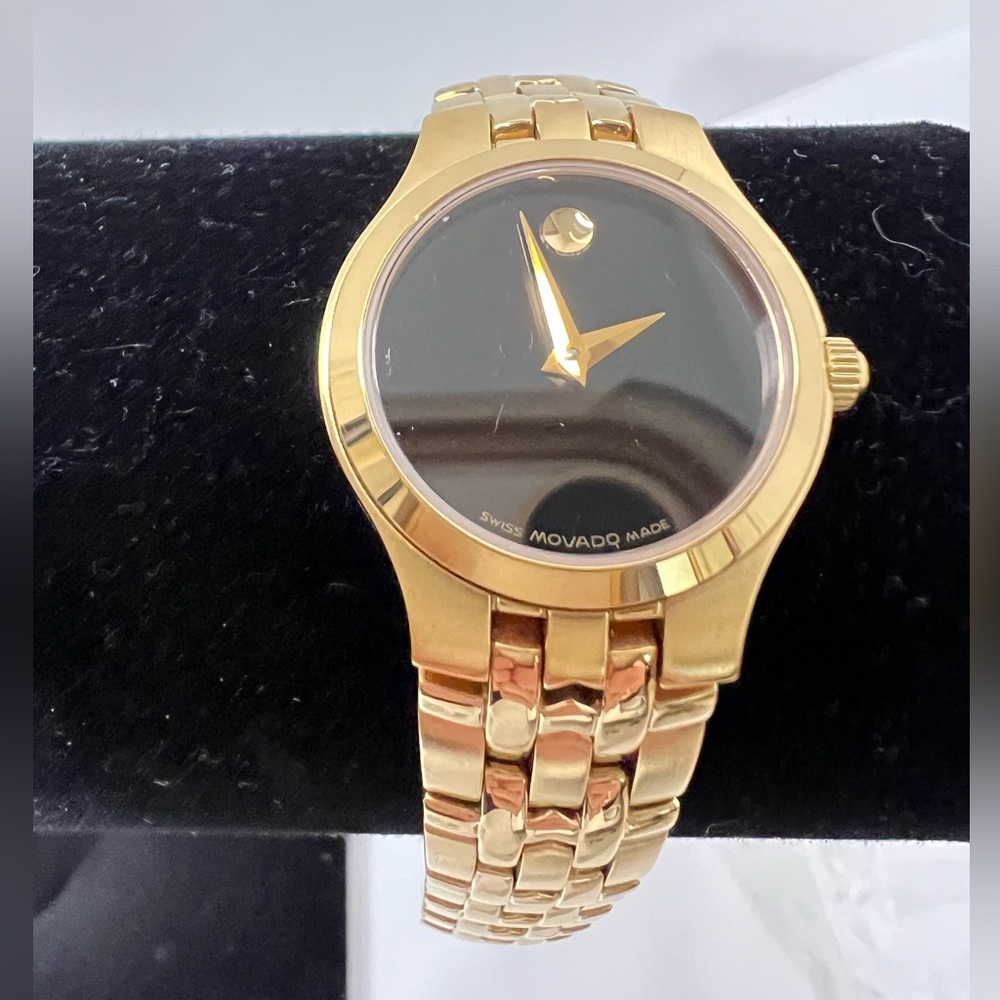 EUC Movado Swiss made womens gold tone watch . #88 E4 1832